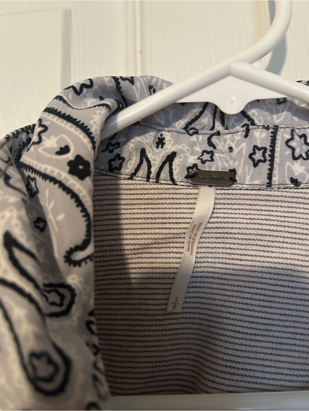Free people patch shirt sz small - Picture 2 of 5
